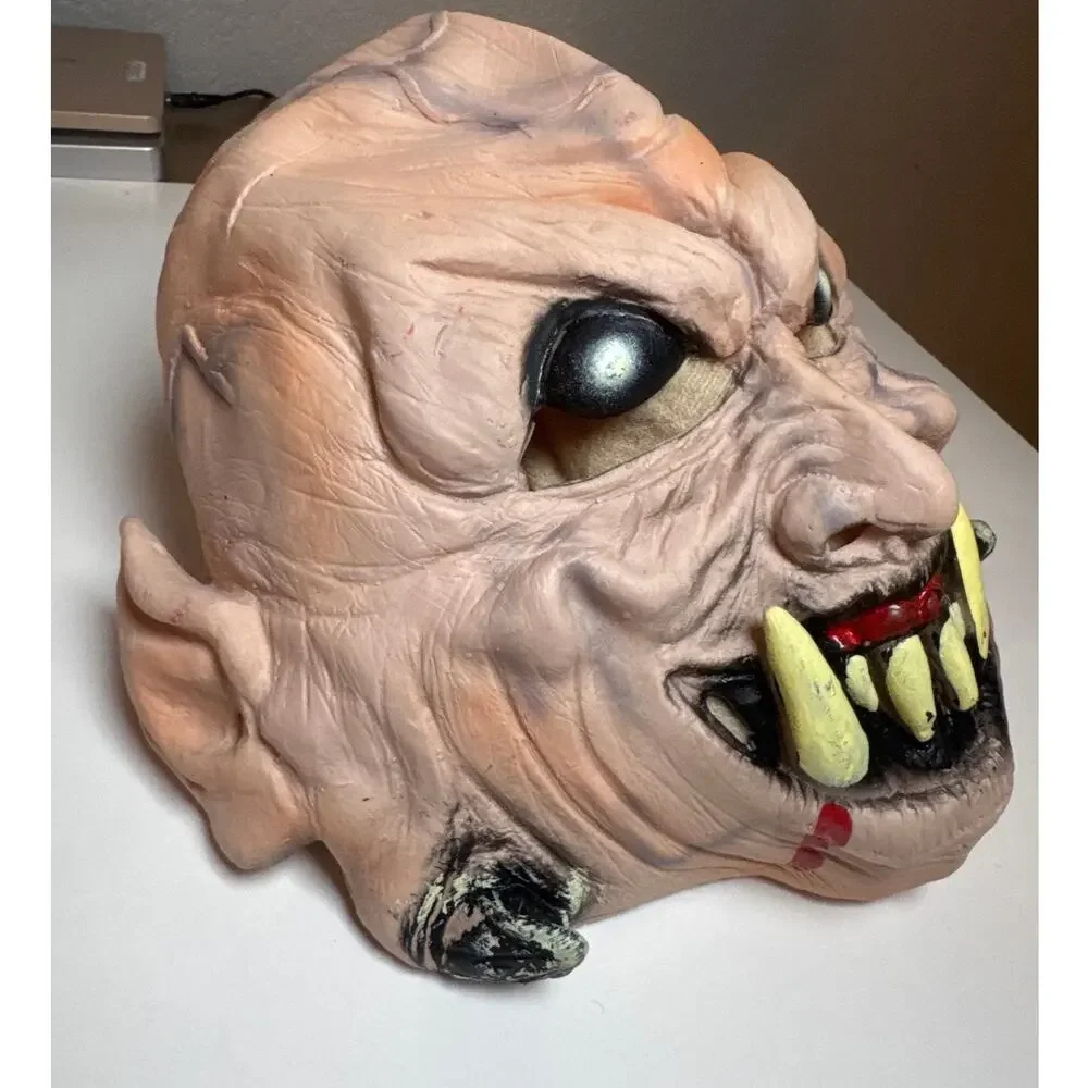 Rubies Costume Company vampyrin vinyl